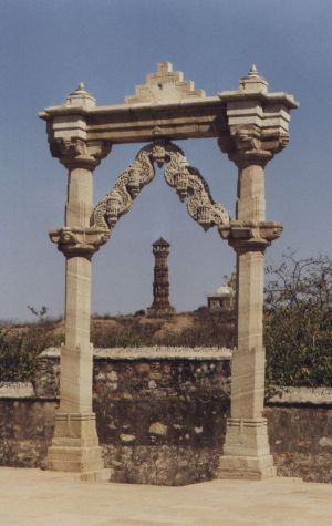 Chittorgarh, Blick auf Kirtistambha